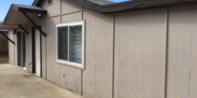 Primary Photo - Oildale Home