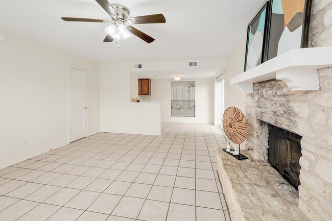 Building Photo - 6519 Hart Ln
