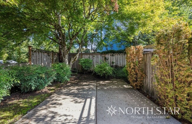 Building Photo - Charming One-Level Home on a Quiet Cul-de-...