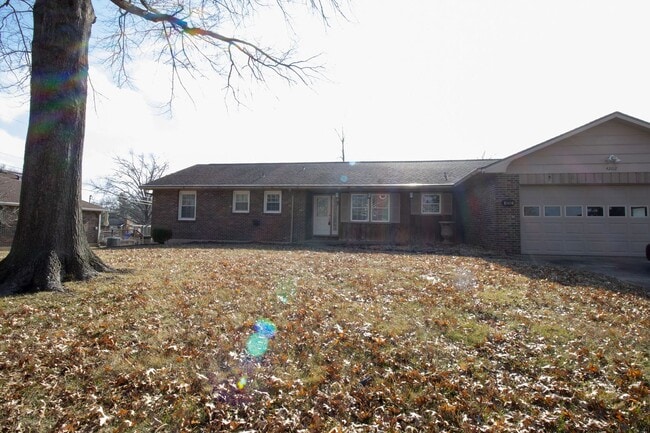 Building Photo - Cozy Spacious Home 4bd/3ba w garage