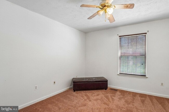 Building Photo - 7039 Heather Dr