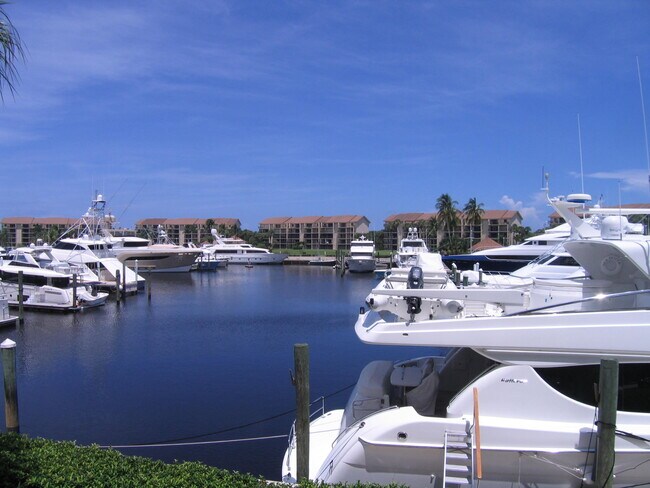 Building Photo - 2401 Marina Isle Way