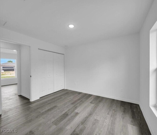 Building Photo - 382 McArthur Blvd