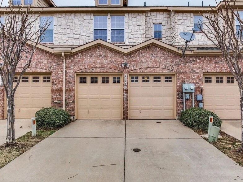 Building Photo - 2218 Central Park Ln