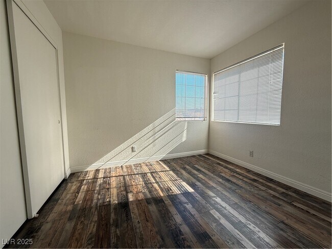 Building Photo - 868 Brass Ring Rd