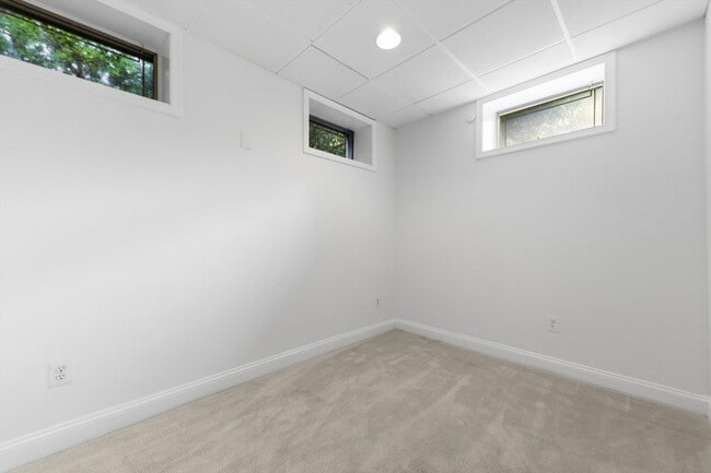 Building Photo - 17545 Hardy Rd