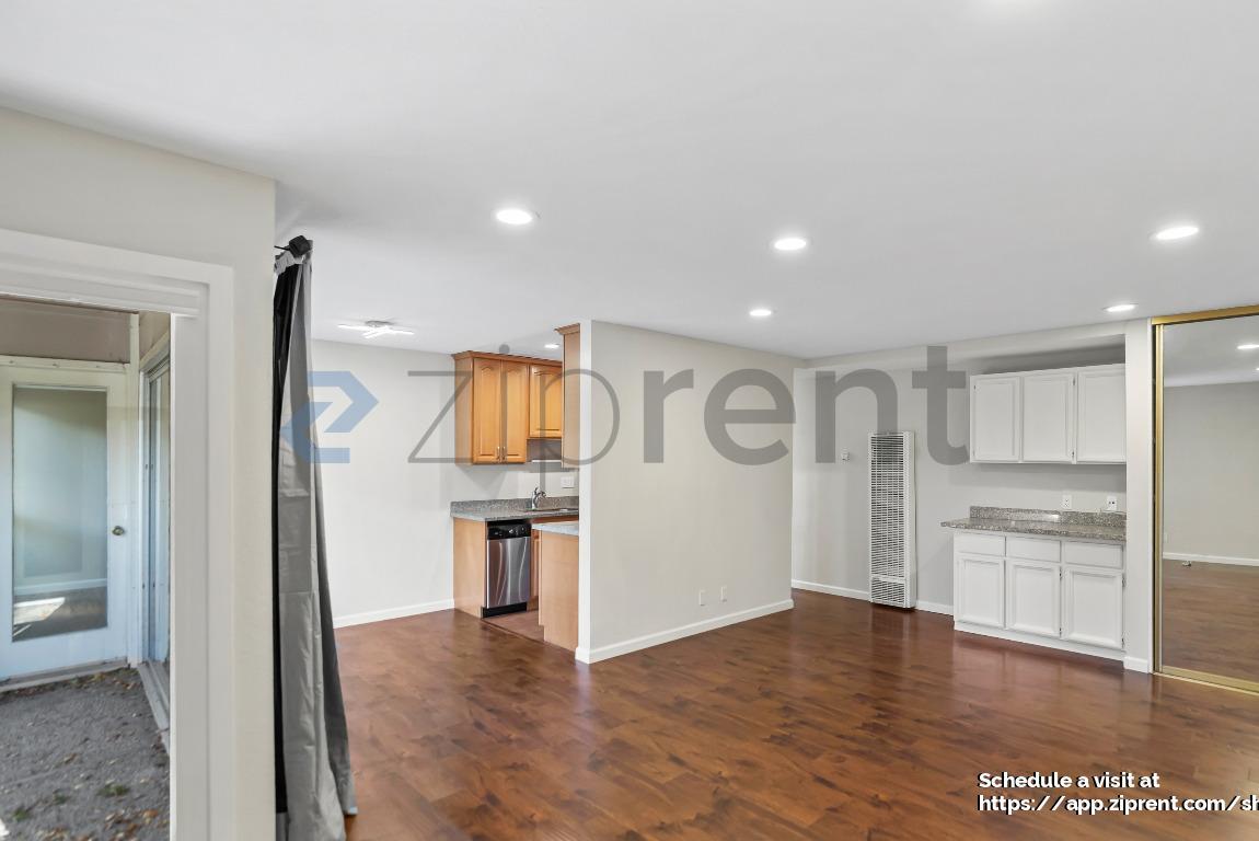 Building Photo - 280 Easy St