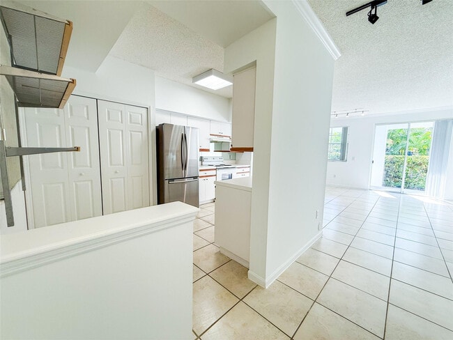 Building Photo - 3105 NE 184th St