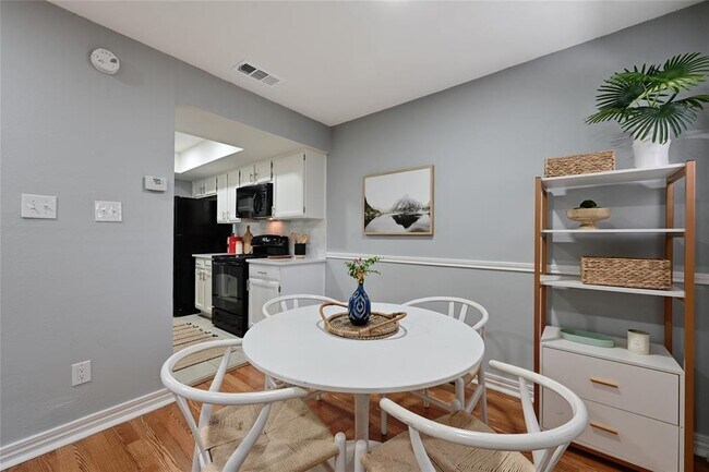 Building Photo - 512 Eberhart Ln