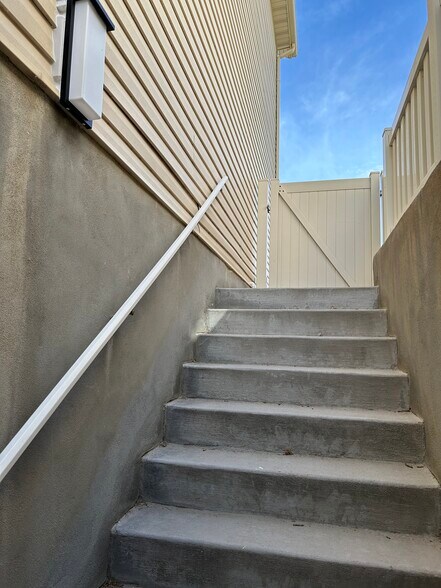 Building Photo - 4348 N Maple Dr