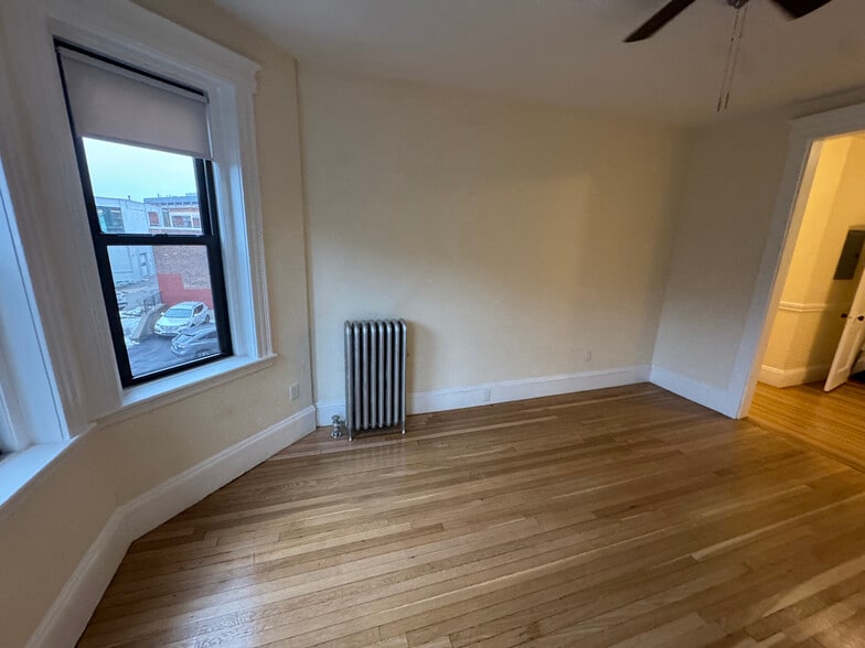 Building Photo - 1127 Commonwealth Ave