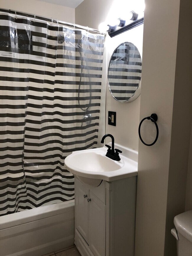 Building Photo - 390 Pearl St