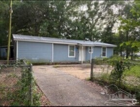 Building Photo - 701 Seine Way