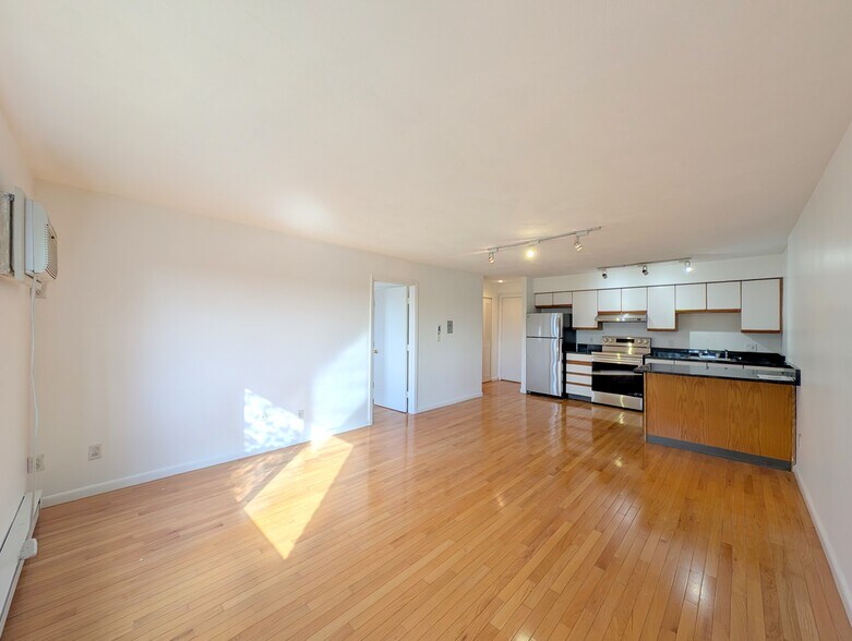 Building Photo - 10 Roberts St