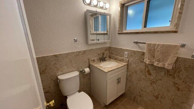 Building Photo - Pleasant HIll, Beautiful 3 bedroom 1 bath ...