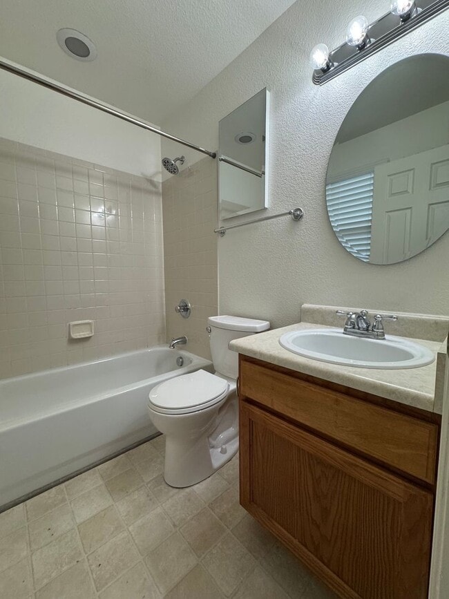 Building Photo - Updated 3 Bedroom in Springs Ranch