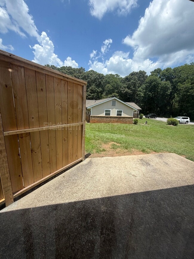 Building Photo - 1492 Waverly Way