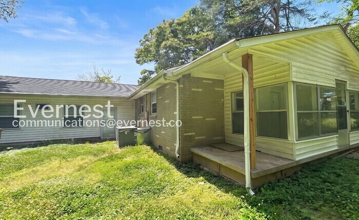 Building Photo - 3250 Cloverwood Dr