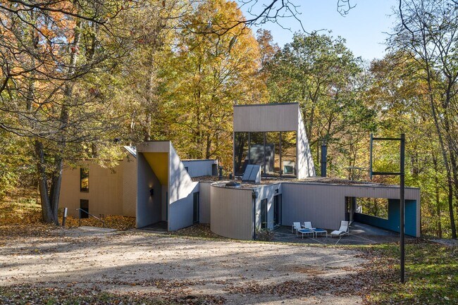 Building Photo - A Unique Opportunity