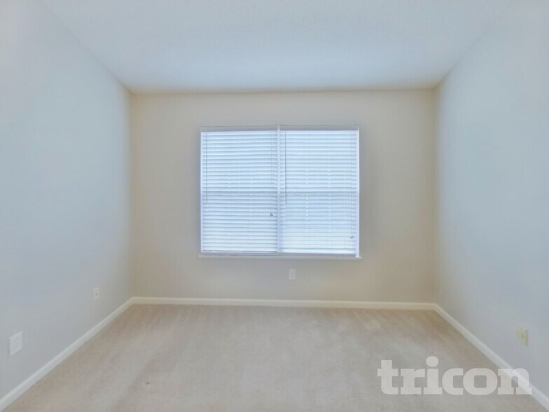 Building Photo - 732 Elderberry Ln