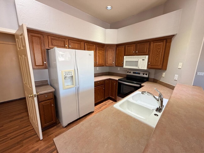 Building Photo - 6348 W Pontiac Dr