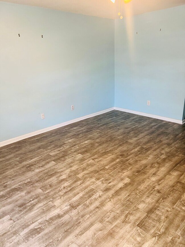 Building Photo - 2/1.5 Duplex in Fisherman's Haven