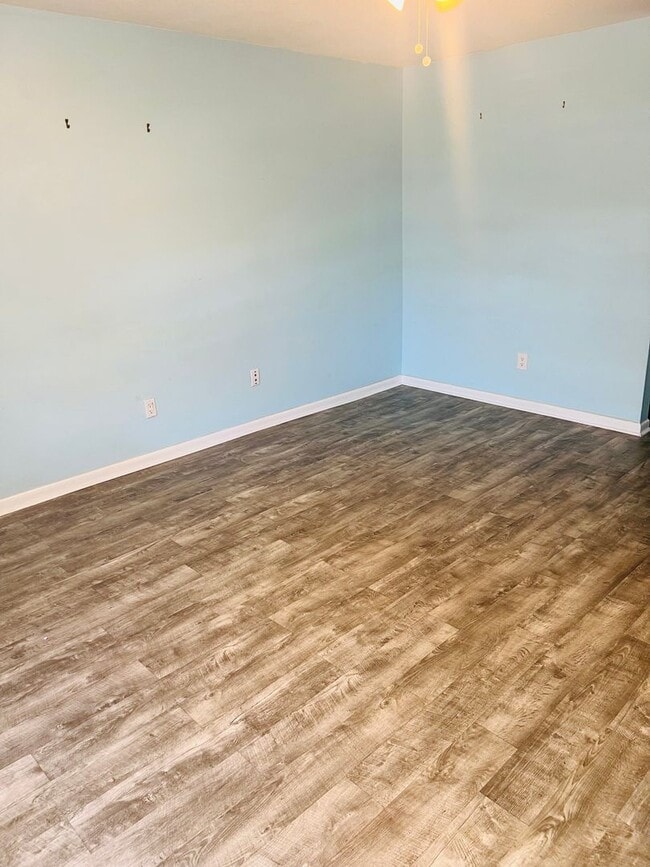 Building Photo - 3/1.5 Duplex in Fisherman's Haven