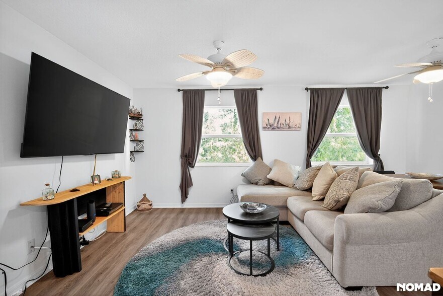 Building Photo - 2433 6th Ave Dr E