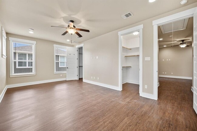 Building Photo - 1700 Cedar Bend Dr