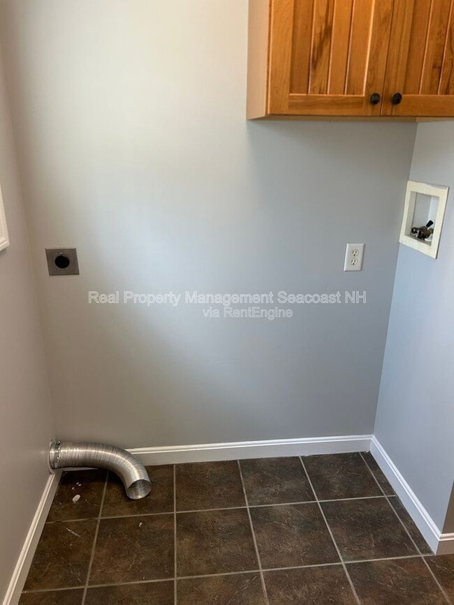 Building Photo - 308 Silver St