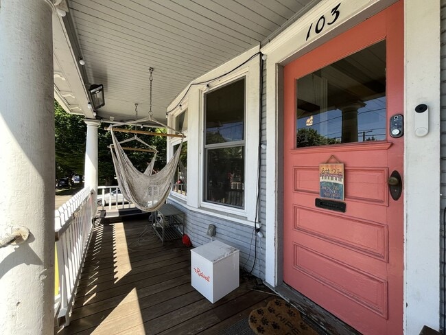 Building Photo - Warm and Welcoming Portland Home with Classic Charm, Modern Kitchen & Outdoor Deck