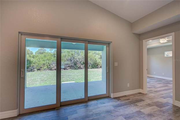 Building Photo - 129 Glades Dr