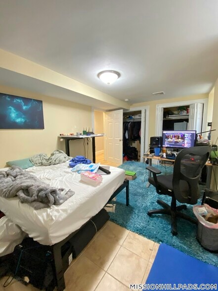 Building Photo - 19 Parker Hill Ave