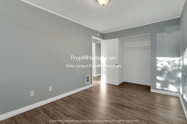 Building Photo - Charming Two Bedroom Unit in the Heart of ...