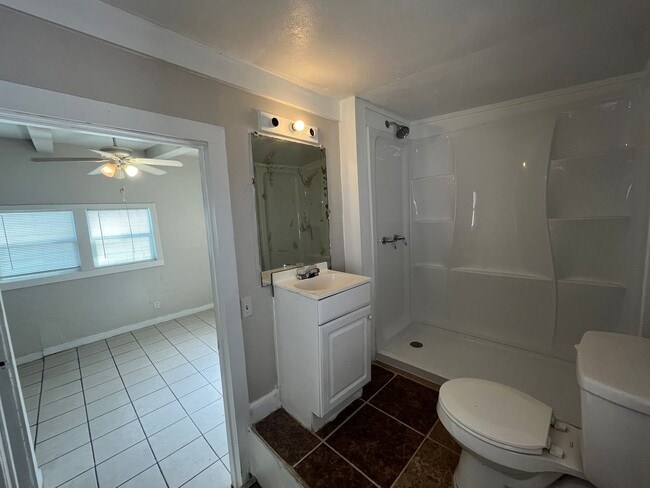 Building Photo - FLOUR BLUFF ONE BEDROOM W/ BILLS PAID!!