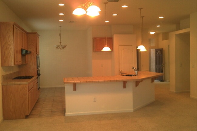 Building Photo - 6503 Kingbird Ct