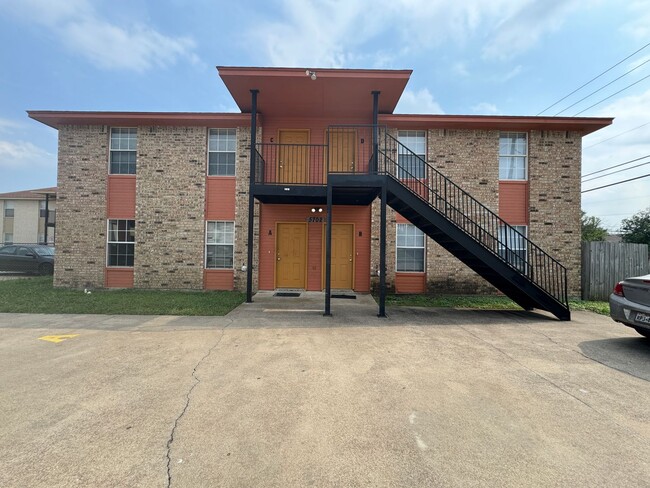 Primary Photo - 5702 Greengate Dr