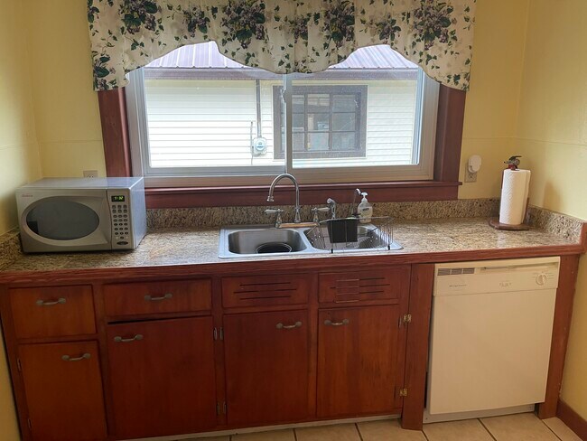 kitchen - 206 Kanawha Ave