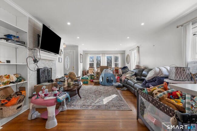 Building Photo - 540 Lakeside Dr