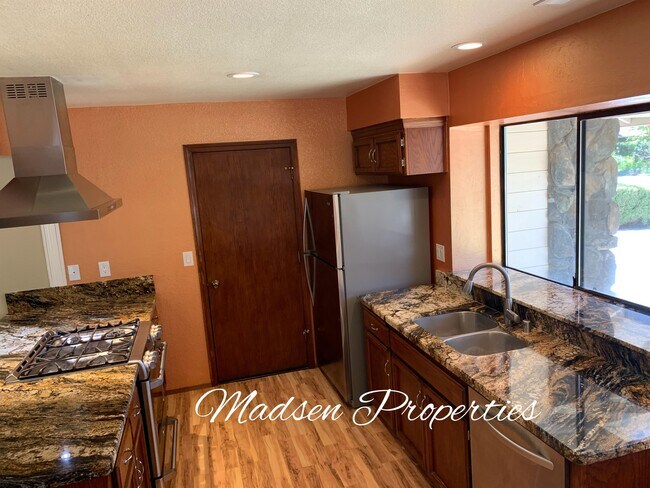 Building Photo - 9 Glenoak Ct
