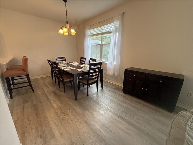 Building Photo - 1675 Royal Ridge Dr