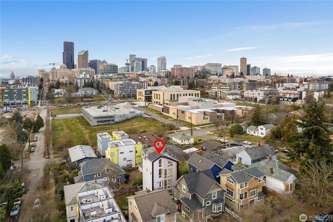 Building Photo - 3Bd/3.25Ba Seattle House