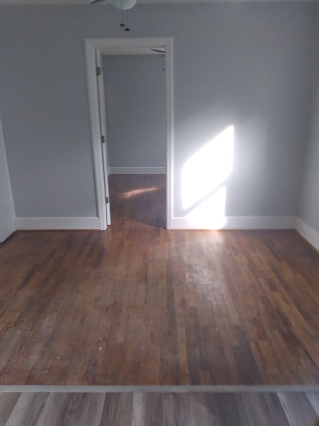 Building Photo - ROSEWOOD Beautiful 2 Bedroom 1 Bath