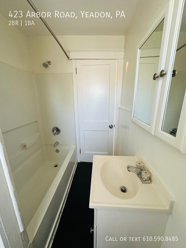 Building Photo - 423 Arbor Rd