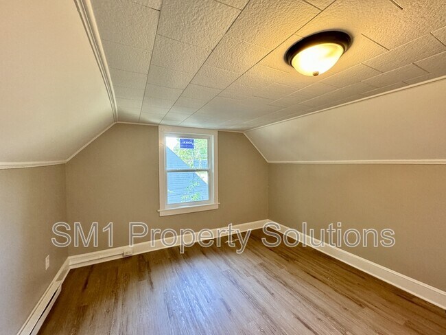 Building Photo - 1020 Nancy Ln SE