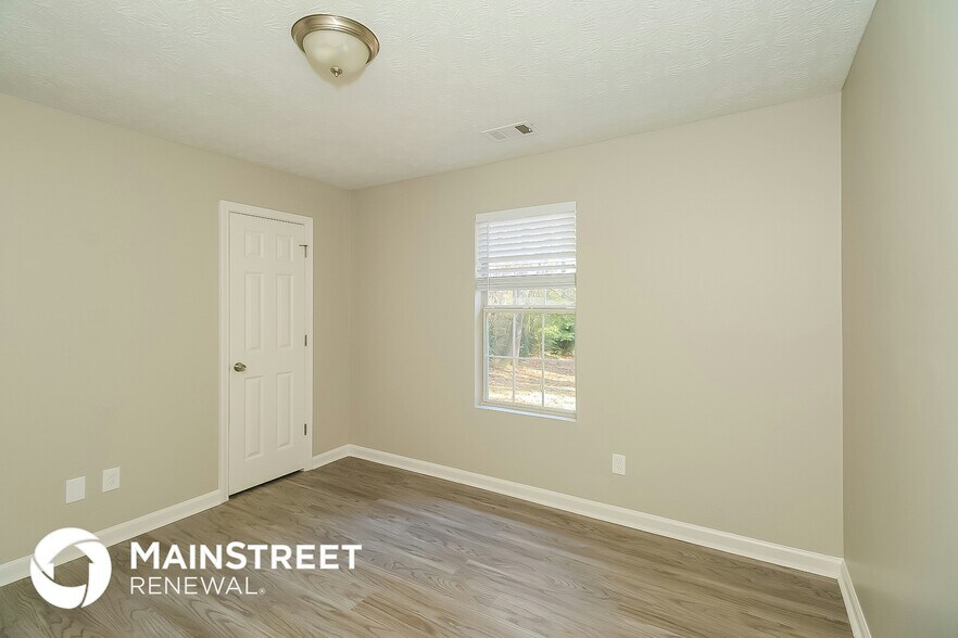 Building Photo - 135 Bond Dr
