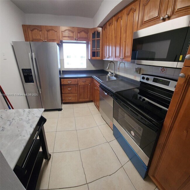 Building Photo - 250 180th Dr