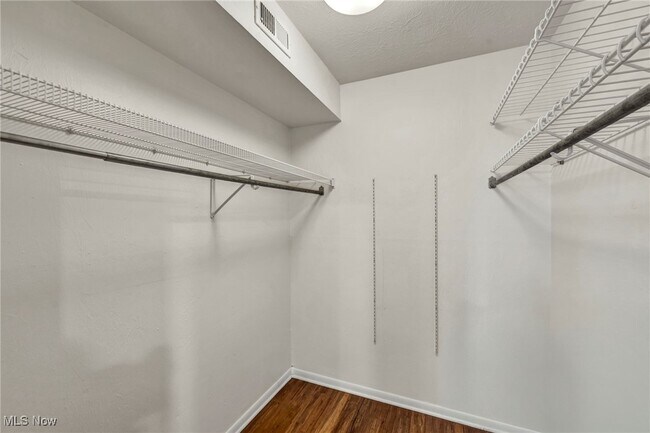 Building Photo - 2202 Acacia Park Dr