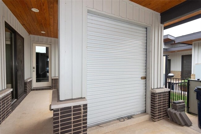 Building Photo - 420 Starlight Vlg Lp