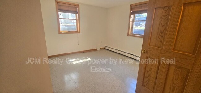 Building Photo - 120 Savage St